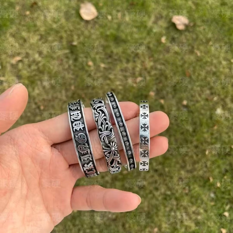 Ch**me He**ts bracelets
